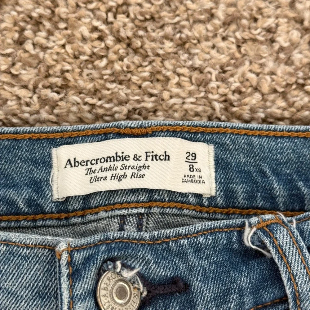 Abercrombie & Fitch Ankle Straight Ultra High Rise Distressed Jeans 29 8 Denim